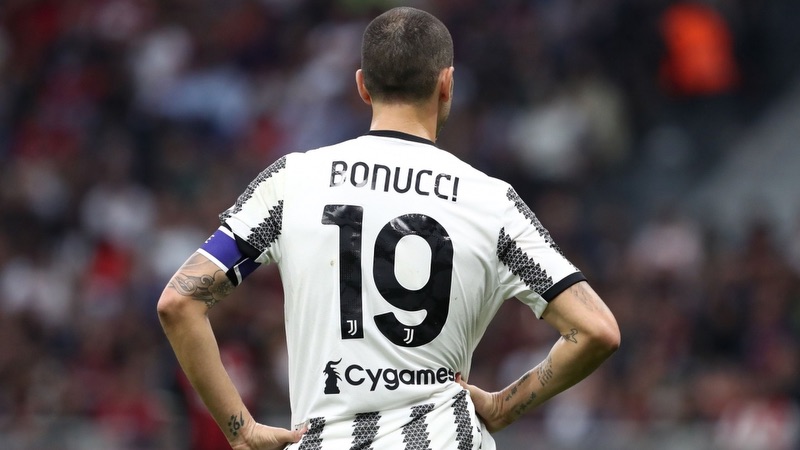 Và anh cũng luôn bị chỉ trích vì mối quan hệ không tốt với Juventus Và anh cũng luôn bị chỉ trích vì mối quan hệ không tốt với Juventus