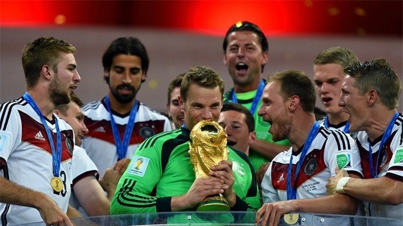 Những thành công đủ để thủ môn Manuel Neuer trở thành một cái tên vĩ đại