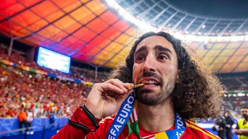 Trong lúc thất vọng nhất thì cầu thủ Marc Cucurella đã có thành công lớn để khích lệ Trong lúc thất vọng nhất thì cầu thủ Marc Cucurella đã có thành công lớn để khích lệ
